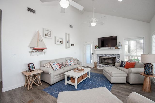 1504 W Bayshore Drive, Palacios, TX 77465