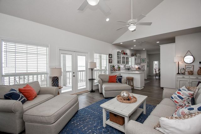 1504 W Bayshore Drive, Palacios, TX 77465