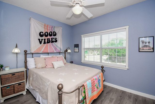 1504 W Bayshore Drive, Palacios, TX 77465