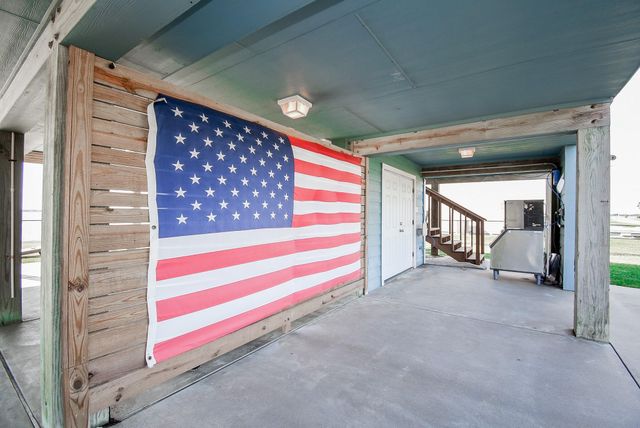 1504 W Bayshore Drive, Palacios, TX 77465