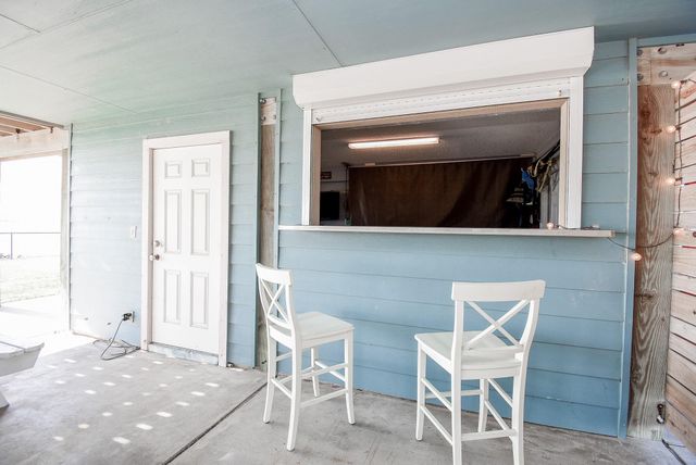 1504 W Bayshore Drive, Palacios, TX 77465