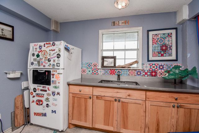 1504 W Bayshore Drive, Palacios, TX 77465