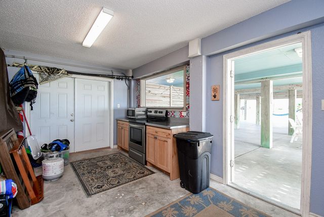 1504 W Bayshore Drive, Palacios, TX 77465