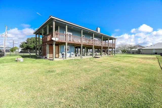 1504 W Bayshore Drive, Palacios, TX 77465