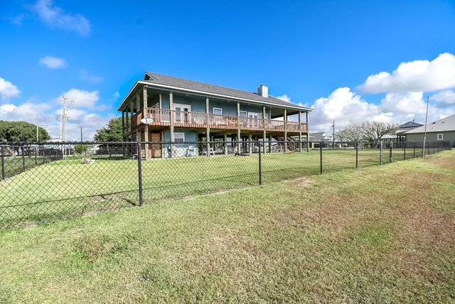 1504 W Bayshore Drive, Palacios, TX 77465