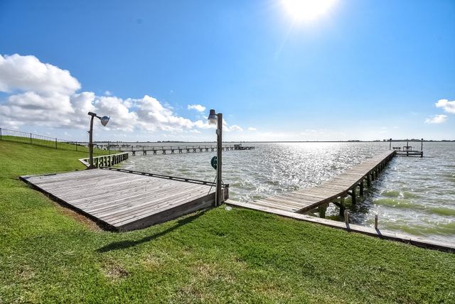 1504 W Bayshore Drive, Palacios, TX 77465