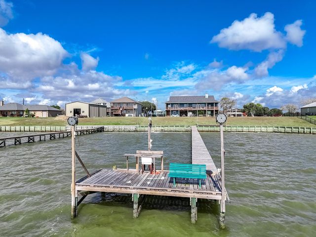 1504 W Bayshore Drive, Palacios, TX 77465