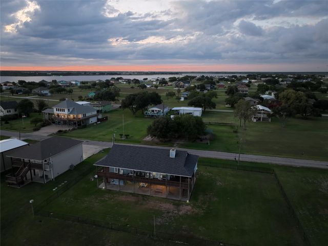 1504 W Bayshore Drive, Palacios, TX 77465