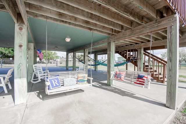 1504 W Bayshore Drive, Palacios, TX 77465