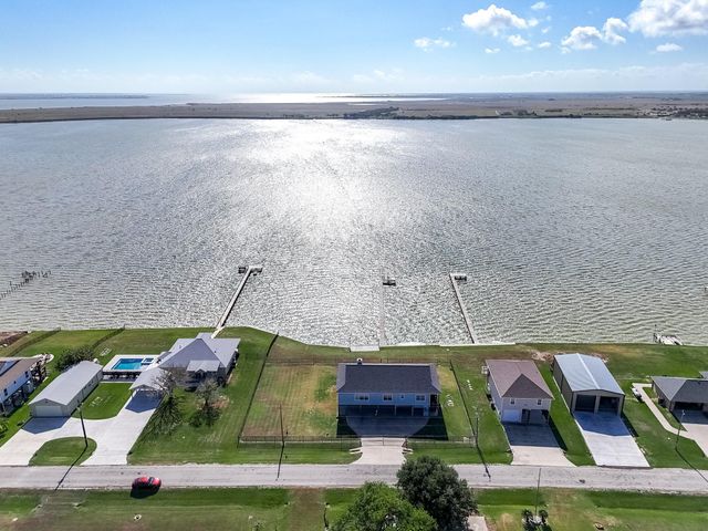 1504 W Bayshore Drive, Palacios, TX 77465