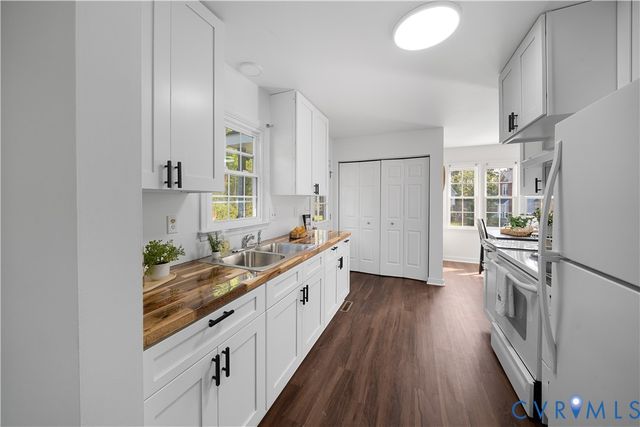 8414 Whirlaway Dr, Midlothian, VA 23112