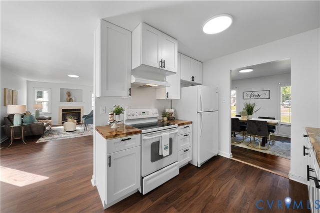 8414 Whirlaway Dr, Midlothian, VA 23112