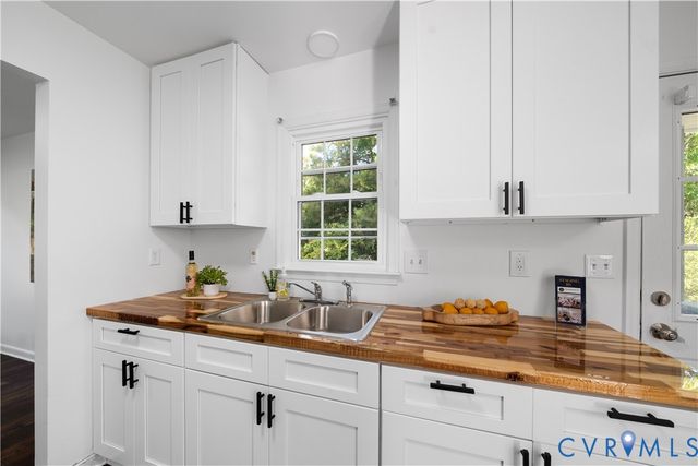 8414 Whirlaway Dr, Midlothian, VA 23112