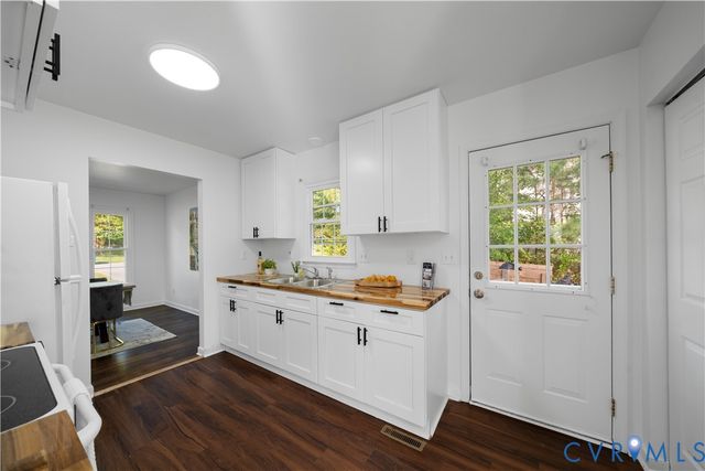 8414 Whirlaway Dr, Midlothian, VA 23112