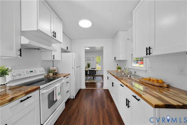 8414 Whirlaway Dr, Midlothian, VA 23112