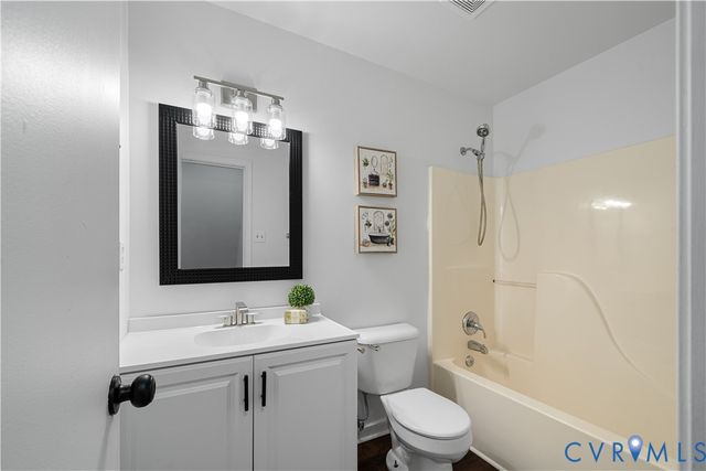 8414 Whirlaway Dr, Midlothian, VA 23112