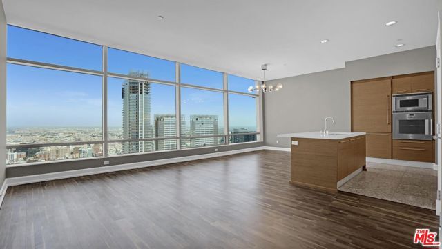 900 W Olympic Boulevard 39C, Los Angeles, CA 90015