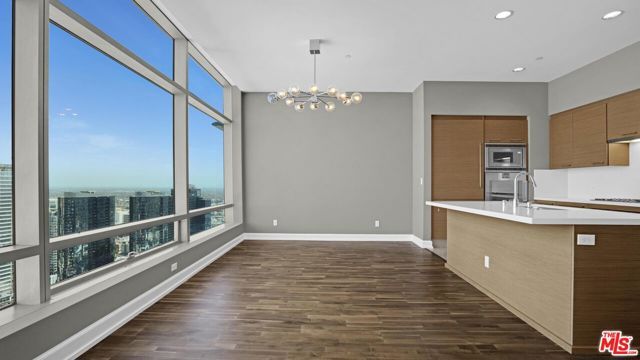 900 W Olympic Boulevard 39C, Los Angeles, CA 90015
