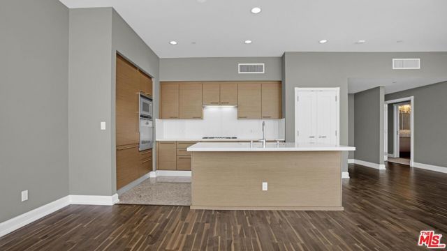 900 W Olympic Boulevard 39C, Los Angeles, CA 90015