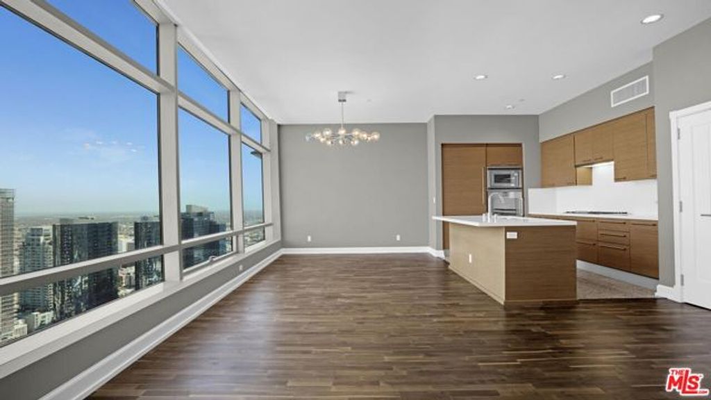 900 W Olympic Boulevard 39C, Los Angeles, CA 90015