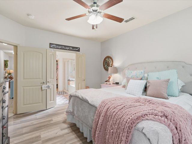 5135 Crystal Lake Avenue, Krum, TX 76249