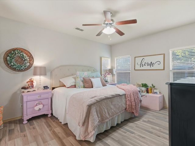 5135 Crystal Lake Avenue, Krum, TX 76249