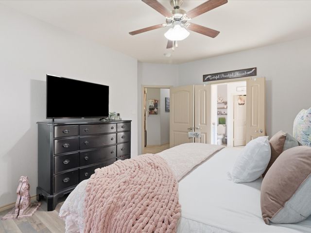 5135 Crystal Lake Avenue, Krum, TX 76249