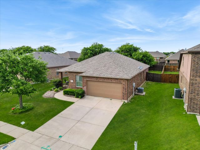 5135 Crystal Lake Avenue, Krum, TX 76249