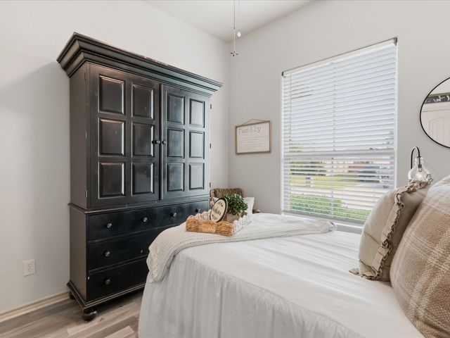 5135 Crystal Lake Avenue, Krum, TX 76249
