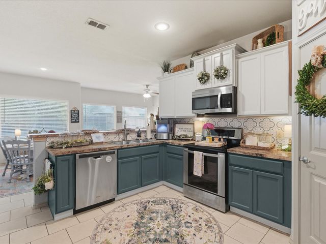 5135 Crystal Lake Avenue, Krum, TX 76249