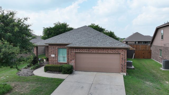 5135 Crystal Lake Avenue, Krum, TX 76249