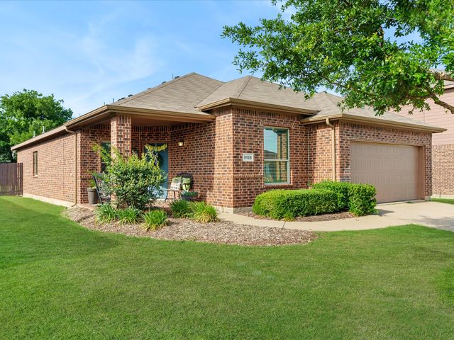 5135 Crystal Lake Avenue, Krum, TX 76249