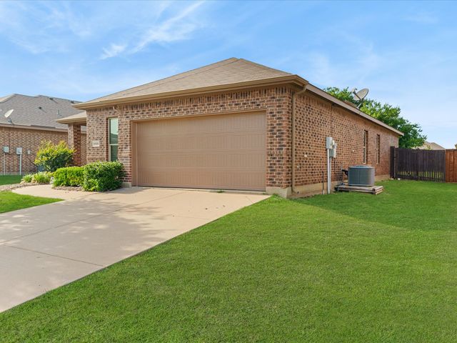 5135 Crystal Lake Avenue, Krum, TX 76249