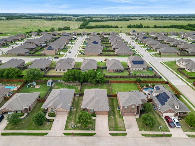 5135 Crystal Lake Avenue, Krum, TX 76249