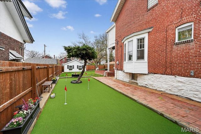 5208 Murdoch Avenue, St Louis, MO 63109