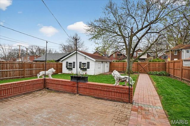 5208 Murdoch Avenue, St Louis, MO 63109