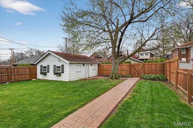 5208 Murdoch Avenue, St Louis, MO 63109