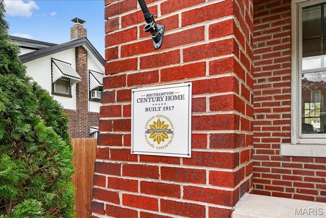 5208 Murdoch Avenue, St Louis, MO 63109