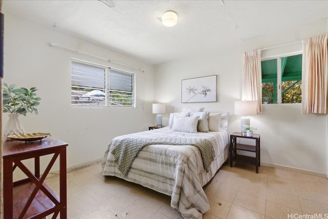 469 Kalamaku Street, Honolulu, HI 96813