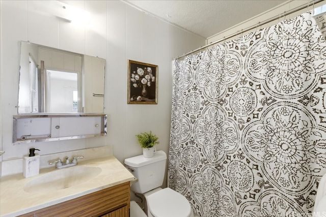 469 Kalamaku Street, Honolulu, HI 96813