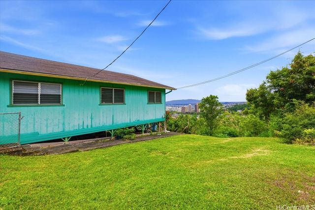 469 Kalamaku Street, Honolulu, HI 96813