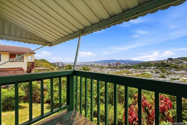 469 Kalamaku Street, Honolulu, HI 96813