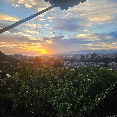 469 Kalamaku Street, Honolulu, HI 96813