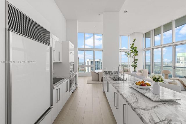 465 Brickell Ave 4101, Miami, FL 33131