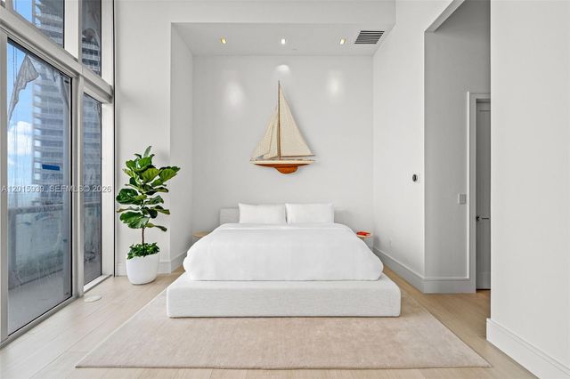 465 Brickell Ave 4101, Miami, FL 33131