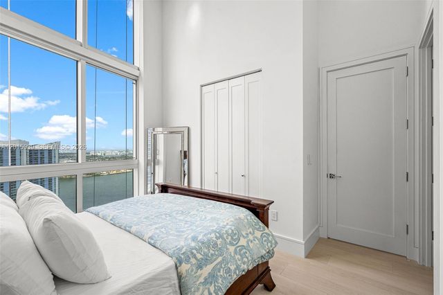 465 Brickell Ave 4101, Miami, FL 33131