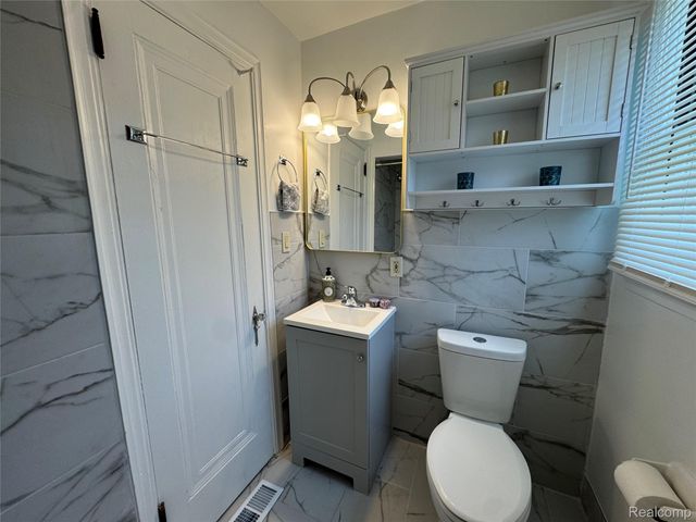 2452 Earlmont, Berkley, MI 48072