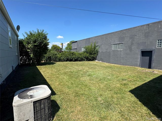 2452 Earlmont, Berkley, MI 48072