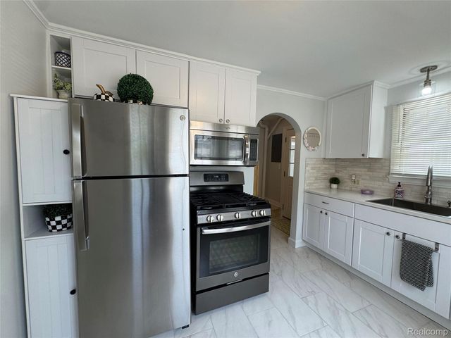 2452 Earlmont, Berkley, MI 48072