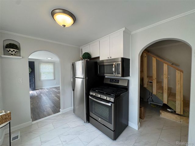 2452 Earlmont, Berkley, MI 48072